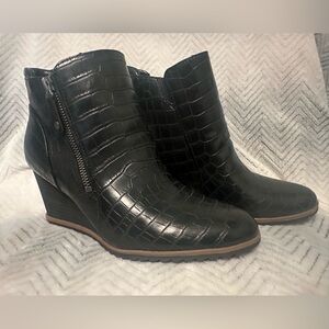 SOUL Naturalizer Haley Black Croc Wedge Booties Sz 8
